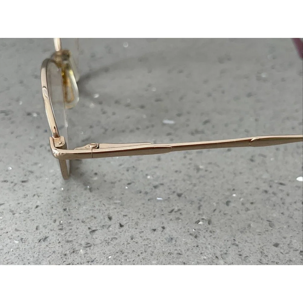 Gloria Vanderbilt this frames